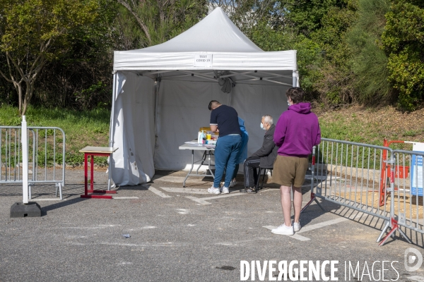 Test Covid19 sous la tente à Marseille