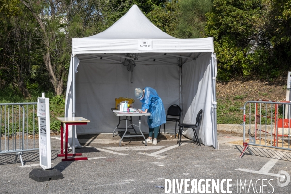 Test Covid19 sous la tente à Marseille