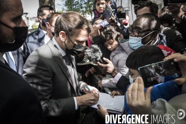 Déplacement d Emmanuel Macron à l école élémentaire Paul Cézanne.