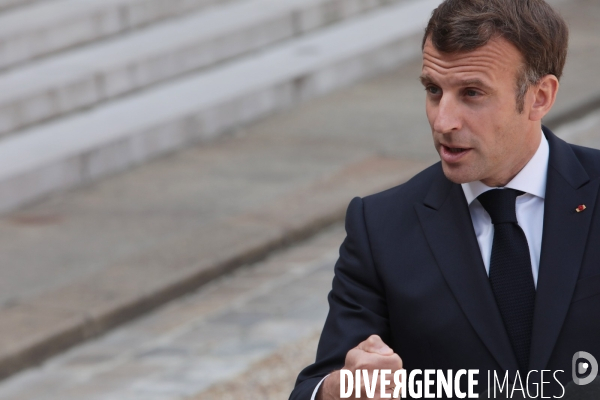 Emmanuel Macron recoit le Premier Ministre de Slovenie