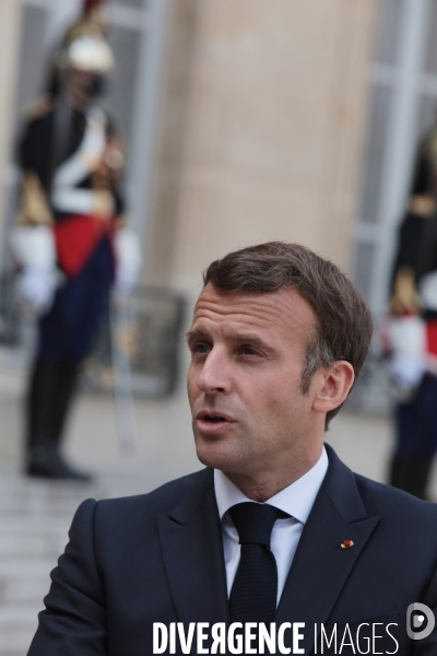 Emmanuel Macron recoit le Premier Ministre de Slovenie