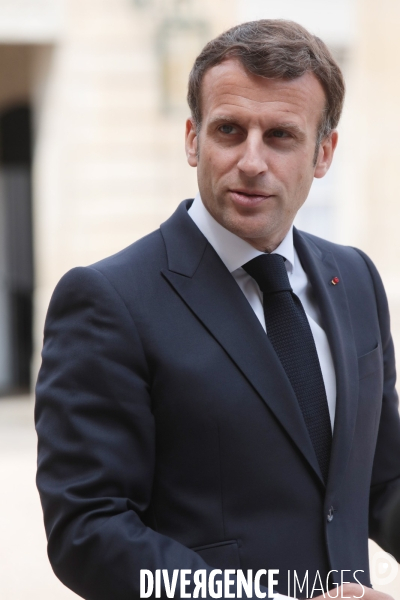 Emmanuel Macron recoit le Premier Ministre de Slovenie