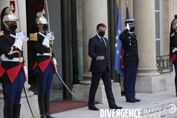 Emmanuel Macron recoit le Premier Ministre de Slovenie