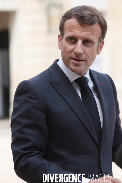 Emmanuel Macron recoit le Premier Ministre de Slovenie