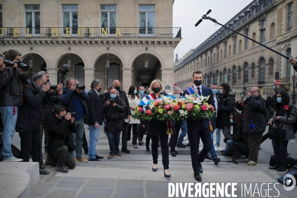 Marine Le Pen dépot de gerbe en hommage à Jeanne d arc