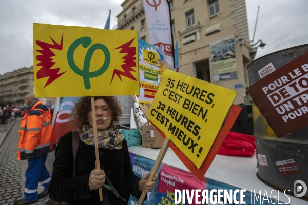 1er mai sous la pluie à Marseille