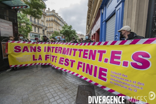 1er mai sous la pluie à Marseille