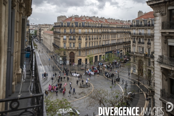 1er mai sous la pluie à Marseille