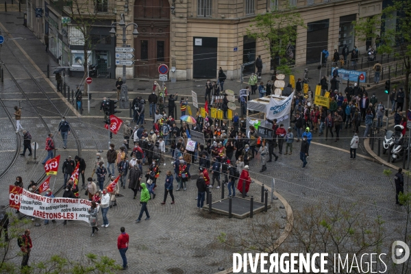 1er mai sous la pluie à Marseille