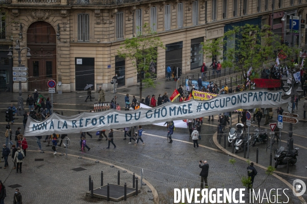 1er mai sous la pluie à Marseille