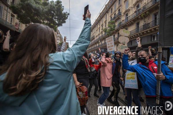 1er mai sous la pluie à Marseille