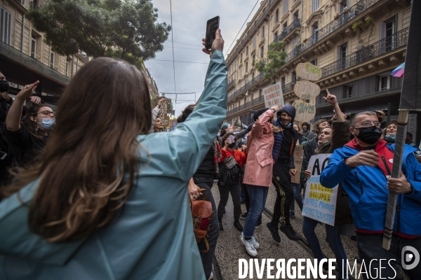 1er mai sous la pluie à Marseille