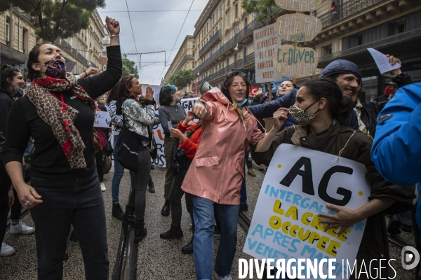 1er mai sous la pluie à Marseille