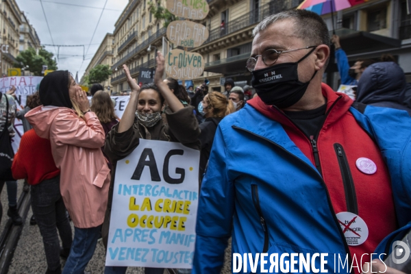 1er mai sous la pluie à Marseille