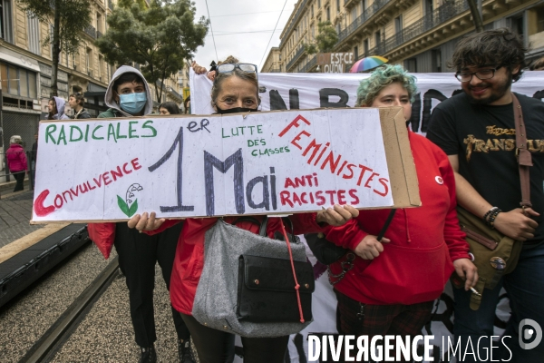 1er mai sous la pluie à Marseille