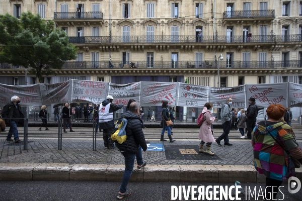 1er mai sous la pluie à Marseille