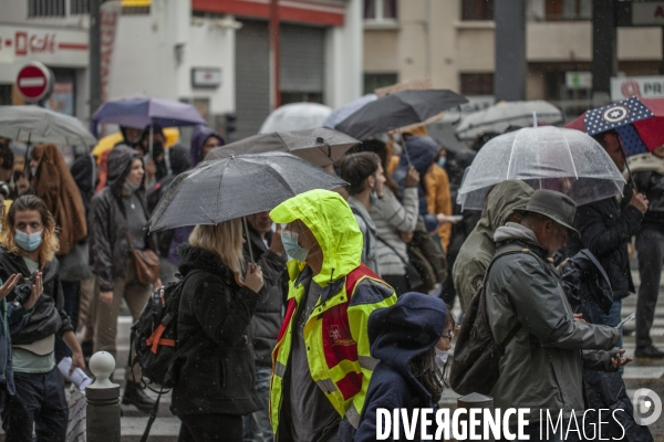 1er mai sous la pluie à Marseille