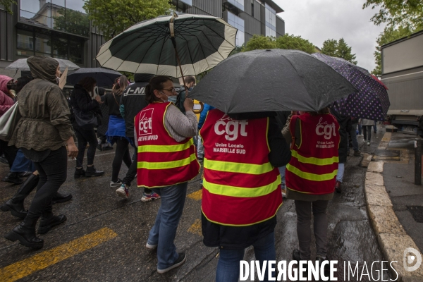 1er mai sous la pluie à Marseille