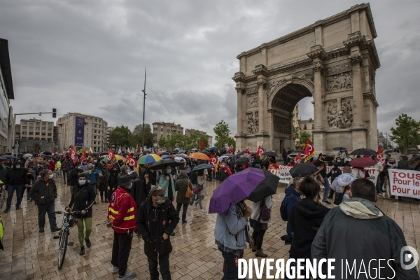 1er mai sous la pluie à Marseille