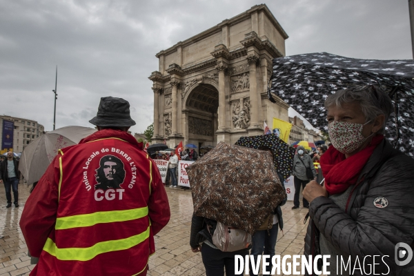 1er mai sous la pluie à Marseille