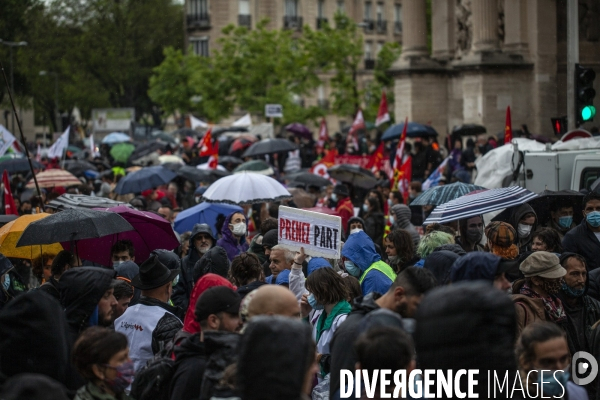 1er mai sous la pluie à Marseille