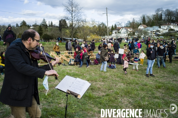 Mobilisation contre l urbanisation des terres des Vaîtes.