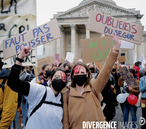 Manifestation des sages femmes