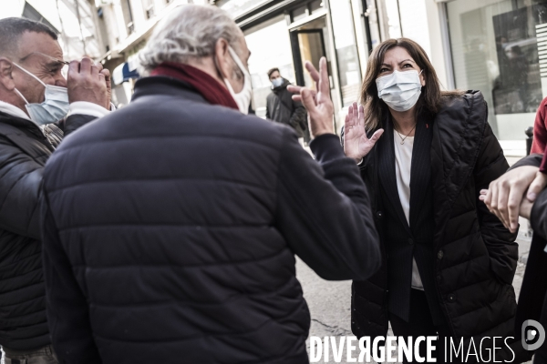 Anne Hidalgo dans le quartier de la goutte d or