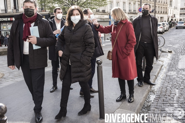 Anne Hidalgo dans le quartier de la goutte d or