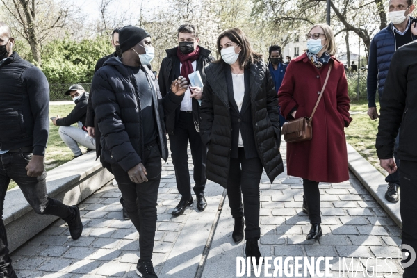 Anne Hidalgo dans le quartier de la goutte d or