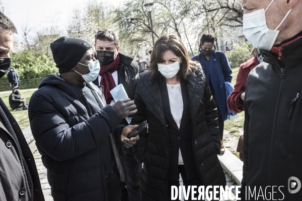 Anne Hidalgo dans le quartier de la goutte d or