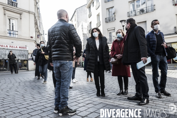 Anne Hidalgo dans le quartier de la goutte d or