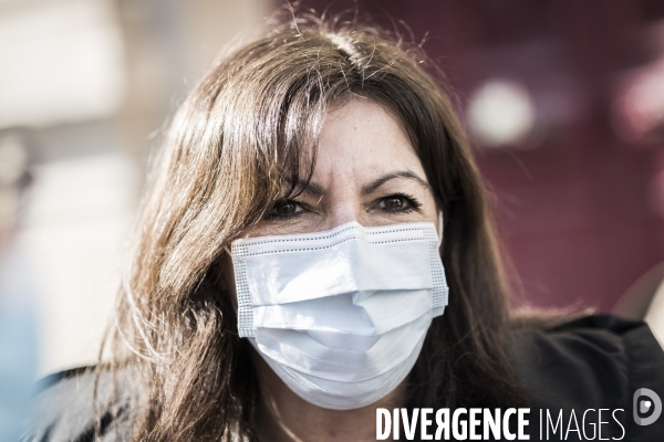 Anne Hidalgo dans le quartier de la goutte d or