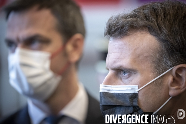 Macron au vaccinodrome de la Porte de Versailles