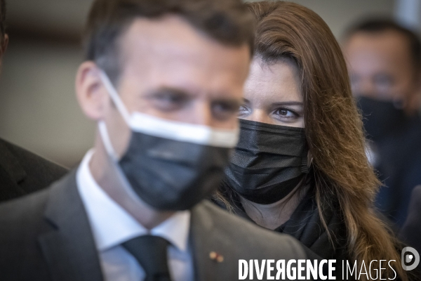 Macron au vaccinodrome de la Porte de Versailles