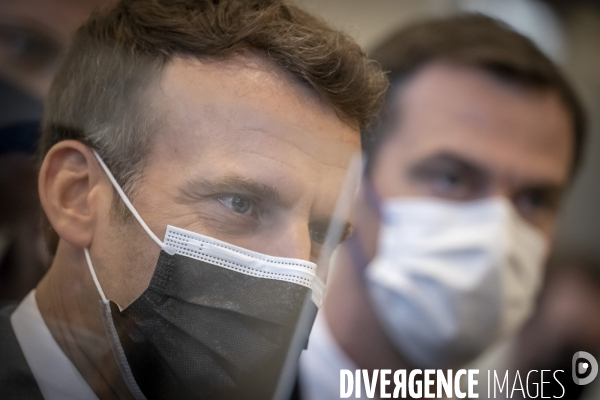 Macron au vaccinodrome de la Porte de Versailles