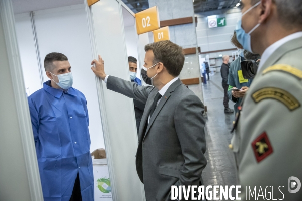 Macron au vaccinodrome de la Porte de Versailles