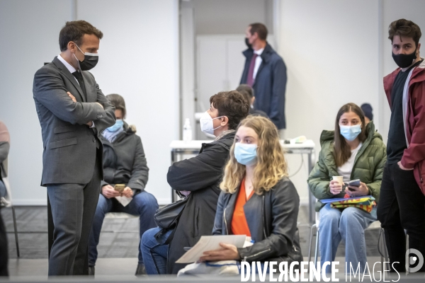 Macron au vaccinodrome de la Porte de Versailles