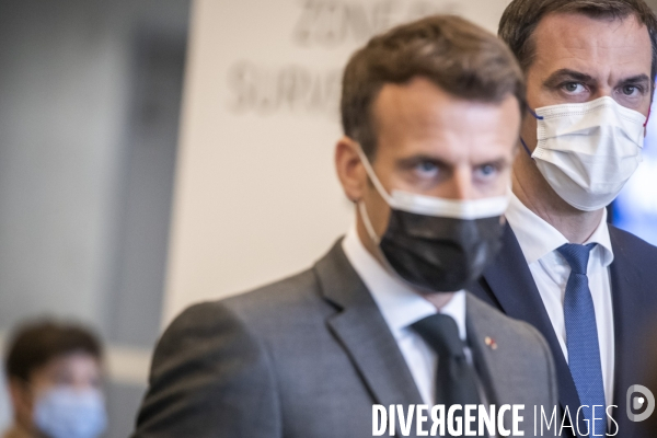 Macron au vaccinodrome de la Porte de Versailles