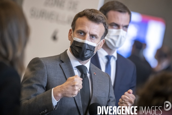 Macron au vaccinodrome de la Porte de Versailles