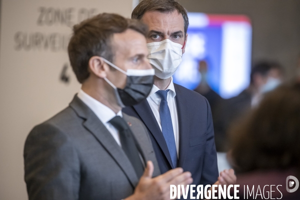 Macron au vaccinodrome de la Porte de Versailles