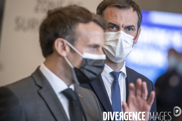 Macron au vaccinodrome de la Porte de Versailles