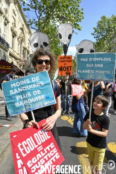 Marche pour le climat 2021, le 9 mai à Paris. Walk for the climate.
