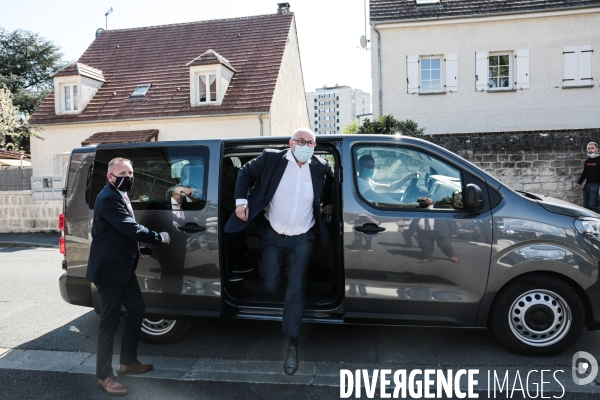 Laurent pietraszewski visite une maison de sante a nogent sur oise