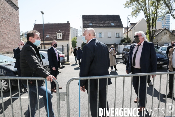 Laurent pietraszewski visite une maison de sante a nogent sur oise