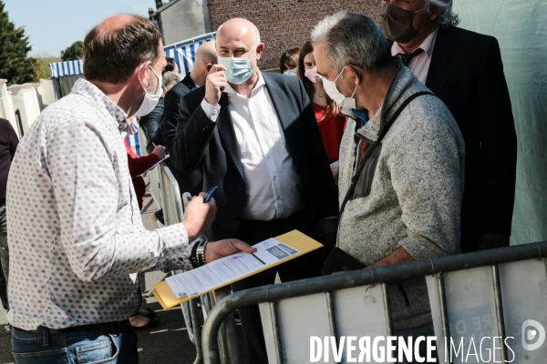 Laurent pietraszewski visite une maison de sante a nogent sur oise