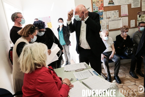 Laurent pietraszewski visite une maison de sante a nogent sur oise