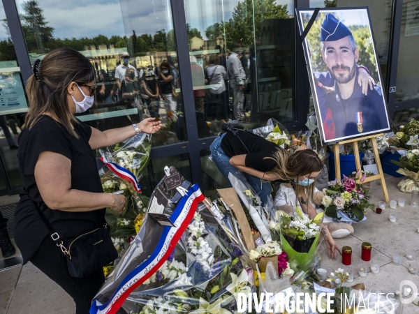 Hommage au policier tué a Avignon
