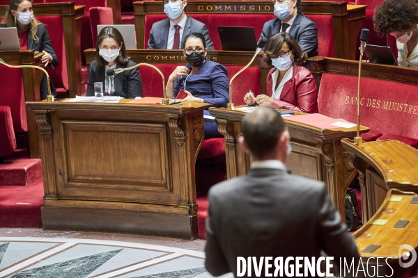 Examen de la loi pour Accélérer l égalité économique