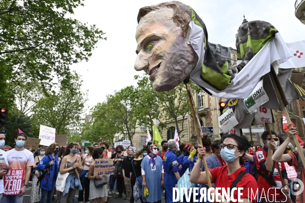 Marche pour le climat 2021, le 9 mai à Paris. Walk for the climate.